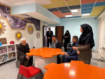 بازدید پروفسور ثبوتی چهره ماندگار فیزیک ایران از کتابخانه سیدافضل موسوی زنجان