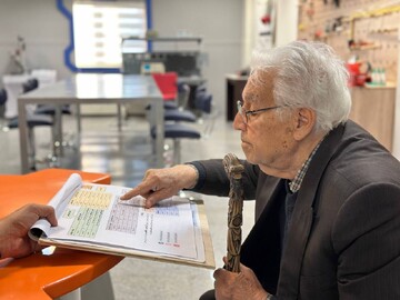 بازدید پروفسور ثبوتی چهره ماندگار فیزیک ایران از کتابخانه سیدافضل موسوی زنجان