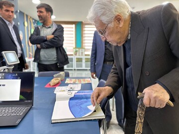 بازدید پروفسور ثبوتی چهره ماندگار فیزیک ایران از کتابخانه سیدافضل موسوی زنجان