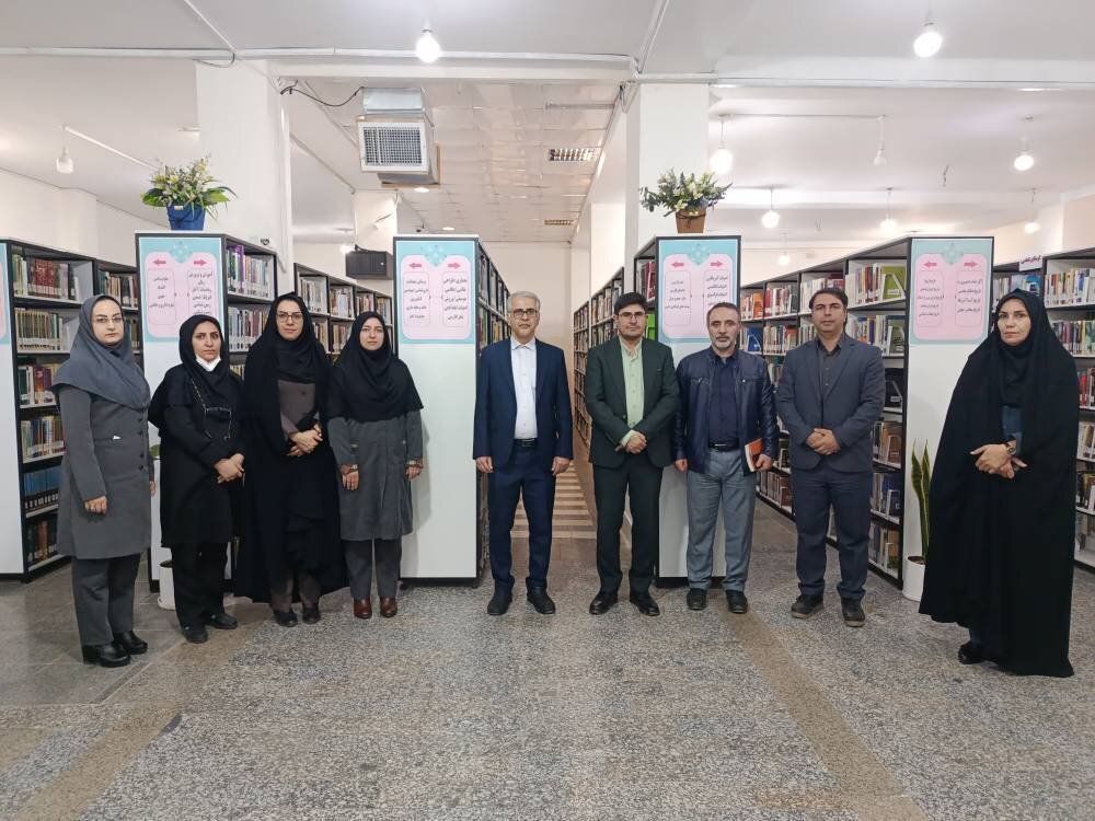 بازدید معاون توسعه کتابخانه‌ها و ترویج کتابخوانی نهاد از کتابخانه غدیر خرم‌آباد