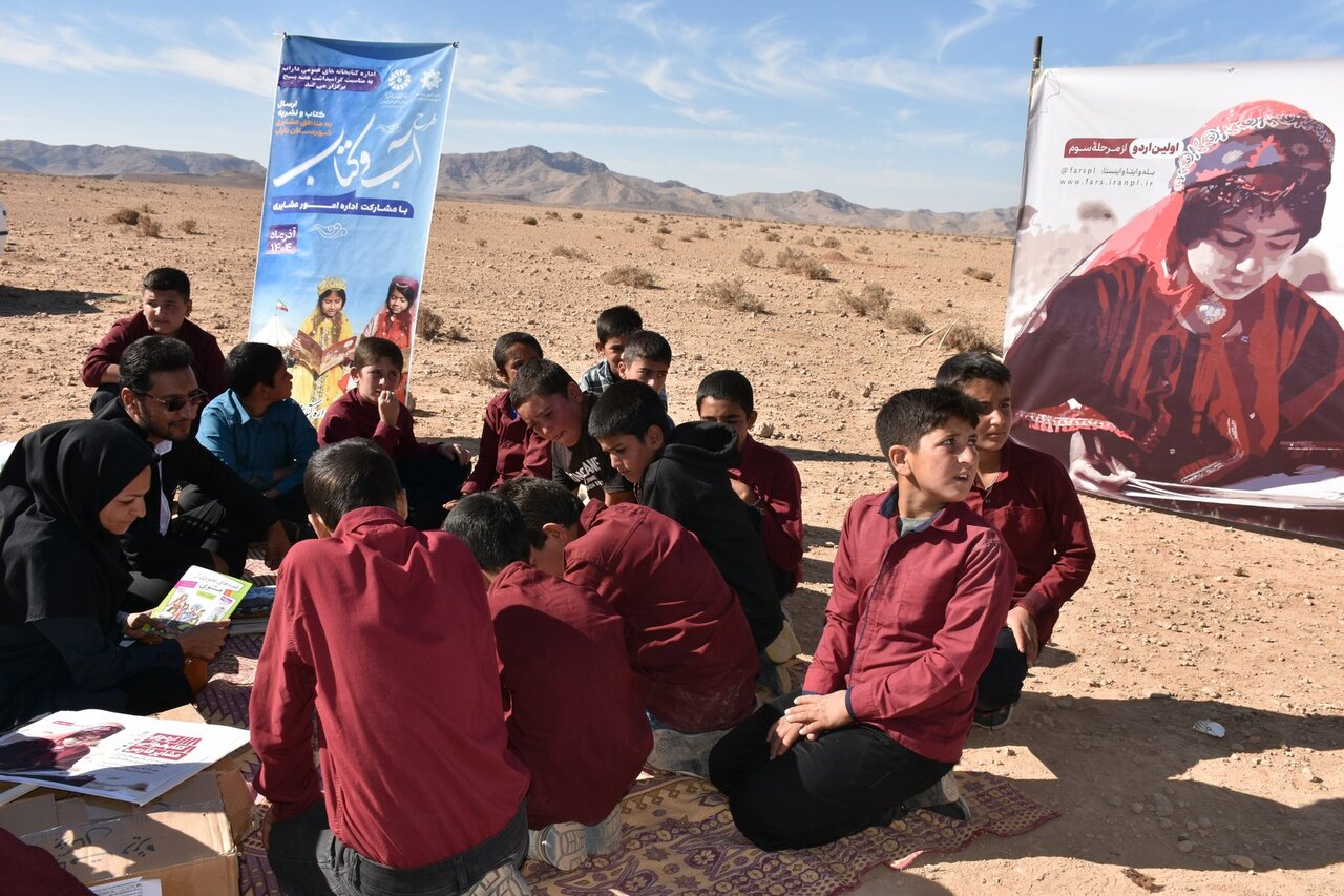 یارمهربان به سیاه چادرهای بیخ و بنگل داراب سفر کرد