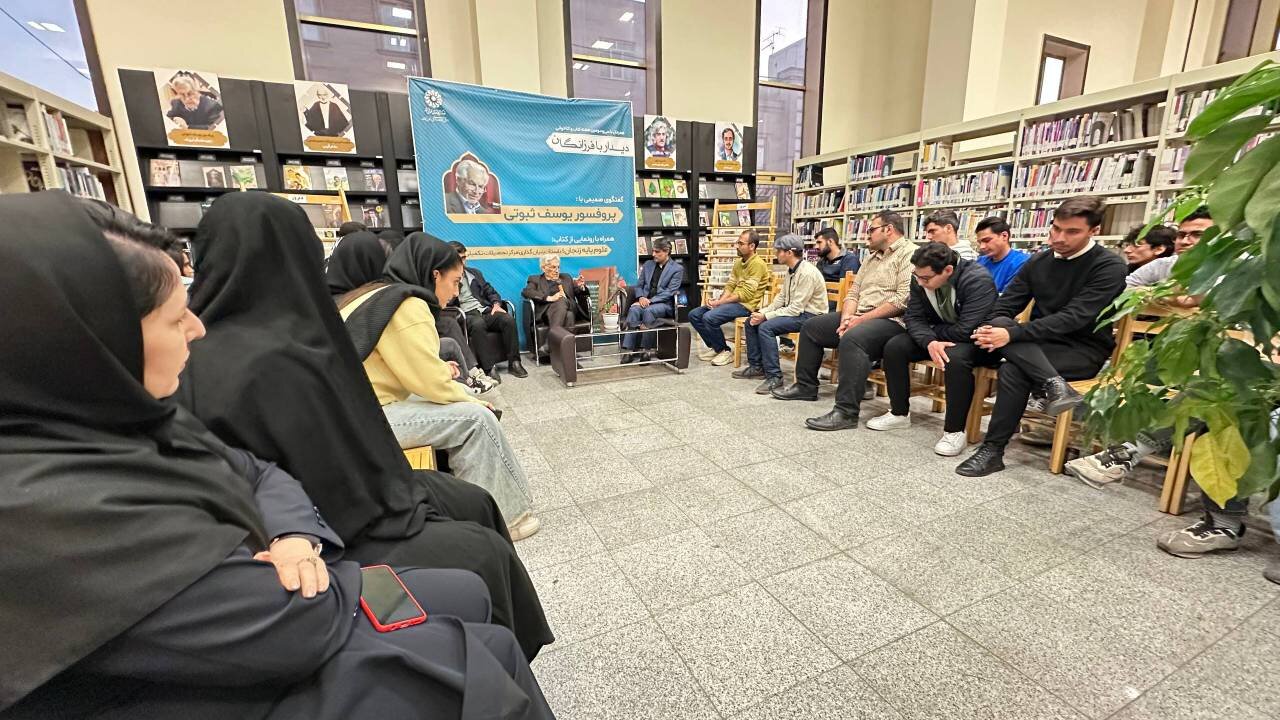 بازدید پروفسور یوسف ثبوتی، چهره ماندگار فیزیک ایران از کتابخانه سیدافضل موسوی زنجان