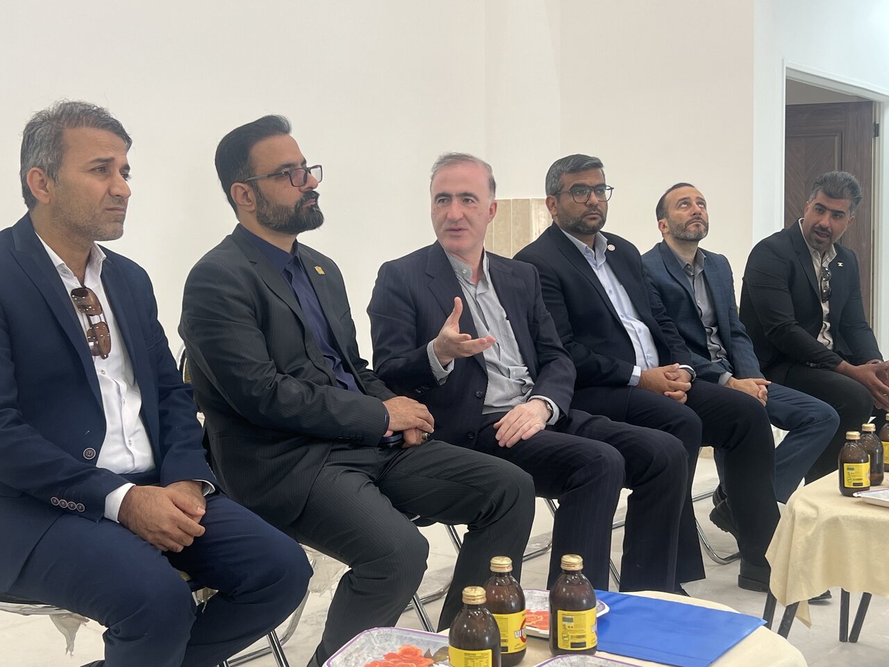 بازدید مدیرکل کتابخانه های عمومی فارس و فرماندار لارستان از پروژه کتابخانه مرکزی لار