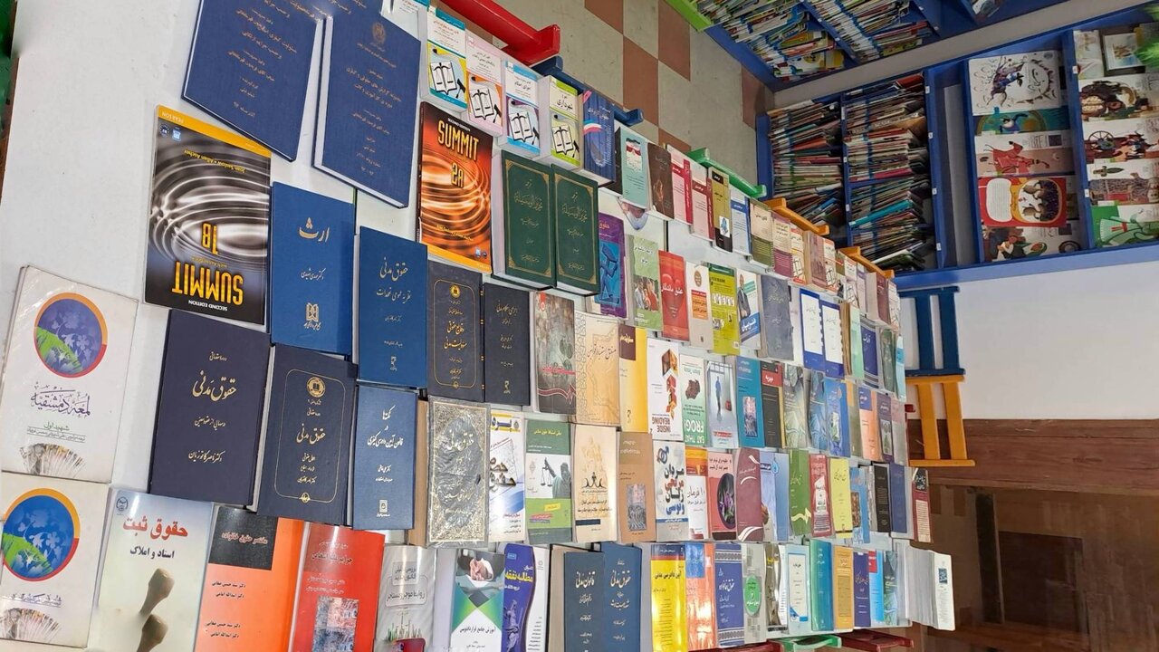 اهدای بیش از ۱۲۰ جلد کتاب توسط وکیل پایه یک دادگستری به کتابخانه عمومی علامه طباطبایی ابهر