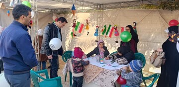 ارائه خدمات فرهنگی غرفه کتابخانه‌ عمومی حضرت زهرا(س)، در همایش پیاده روی شهرحمیدیا