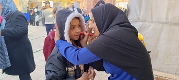 ارائه خدمات فرهنگی غرفه کتابخانه‌ عمومی حضرت زهرا(س)، در همایش پیاده روی شهرحمیدیا