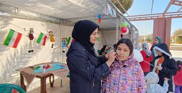 ارائه خدمات فرهنگی غرفه کتابخانه‌ عمومی حضرت زهرا(س)، در همایش پیاده روی شهرحمیدیا