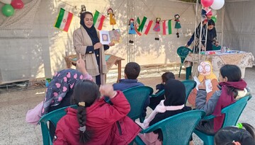 ارائه خدمات فرهنگی غرفه کتابخانه‌ عمومی حضرت زهرا(س)، در همایش پیاده روی شهرحمیدیا