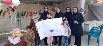 ارائه خدمات فرهنگی غرفه کتابخانه‌ عمومی حضرت زهرا(س)، در همایش پیاده روی شهرحمیدیا