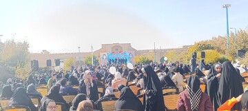 ارائه خدمات فرهنگی غرفه کتابخانه‌ عمومی حضرت زهرا(س)، در همایش پیاده روی شهرحمیدیا