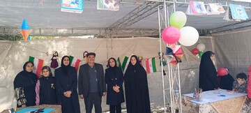 ارائه خدمات فرهنگی غرفه کتابخانه‌ عمومی حضرت زهرا(س)، در همایش پیاده روی شهرحمیدیا