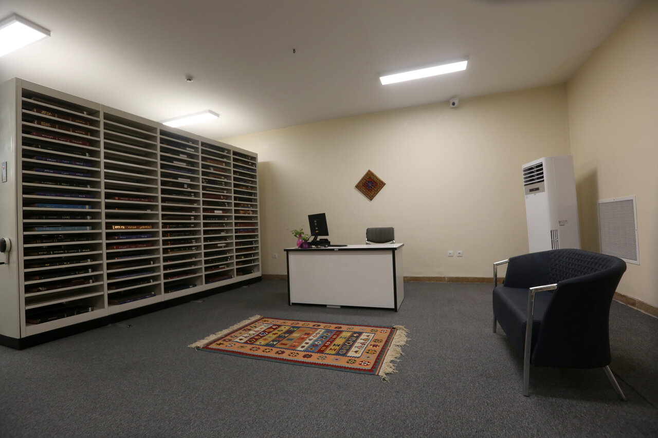 کتابخانه عمومی «شهید آیت‌الله دستغیب شیراز» صاحب اسکنر دیجیتال می‌شود