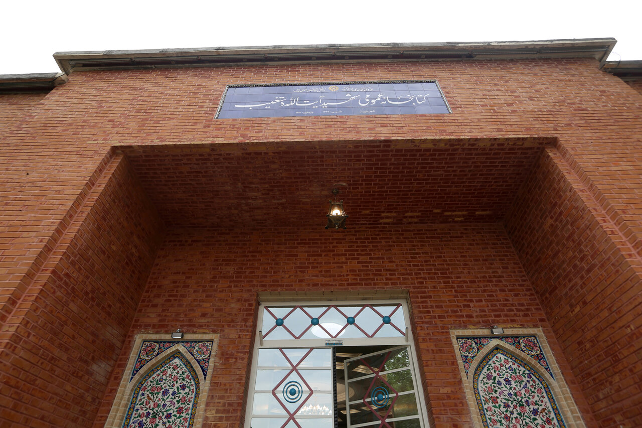 کتابخانه عمومی «شهید آیت‌الله دستغیب شیراز» صاحب اسکنر دیجیتال می‌شود