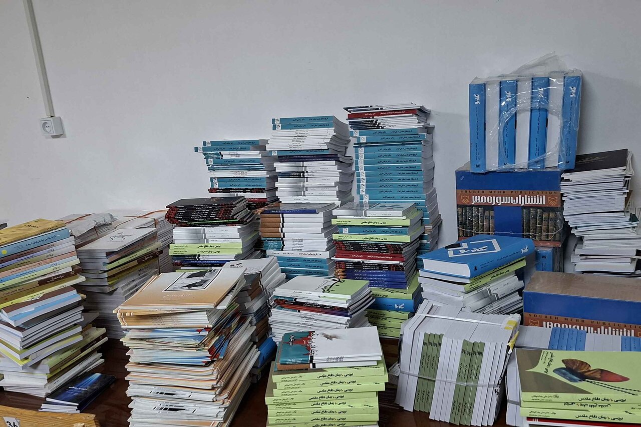 اهدای ۱۲۰۰ جلد کتاب از سوی حوزه هنری انقلاب اسلامی استان ایلام