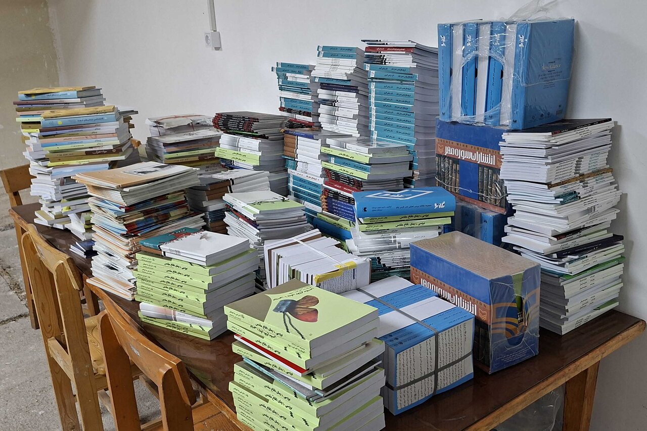 اهدای ۱۲۰۰ جلد کتاب از سوی حوزه هنری انقلاب اسلامی استان ایلام