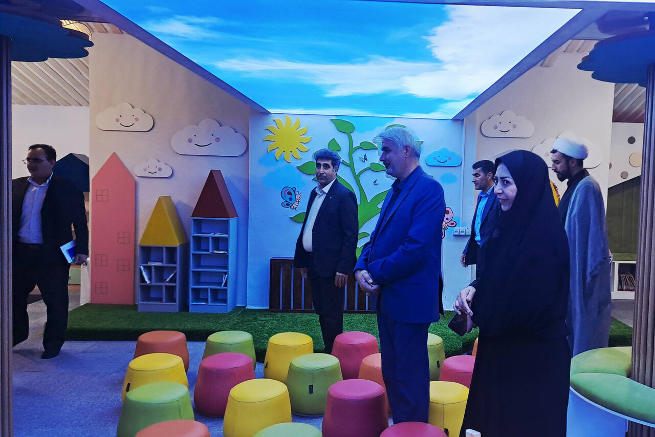 بازدید مسئولان استانی از کتابخانه پروین اعتصامی
