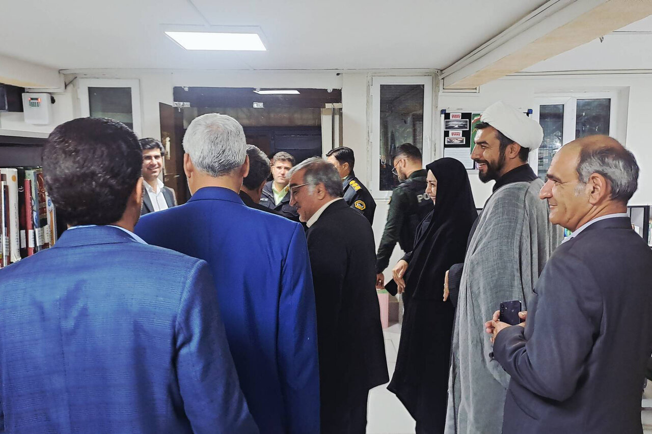 بازدید مسئولان استانی از کتابخانه پروین اعتصامی
