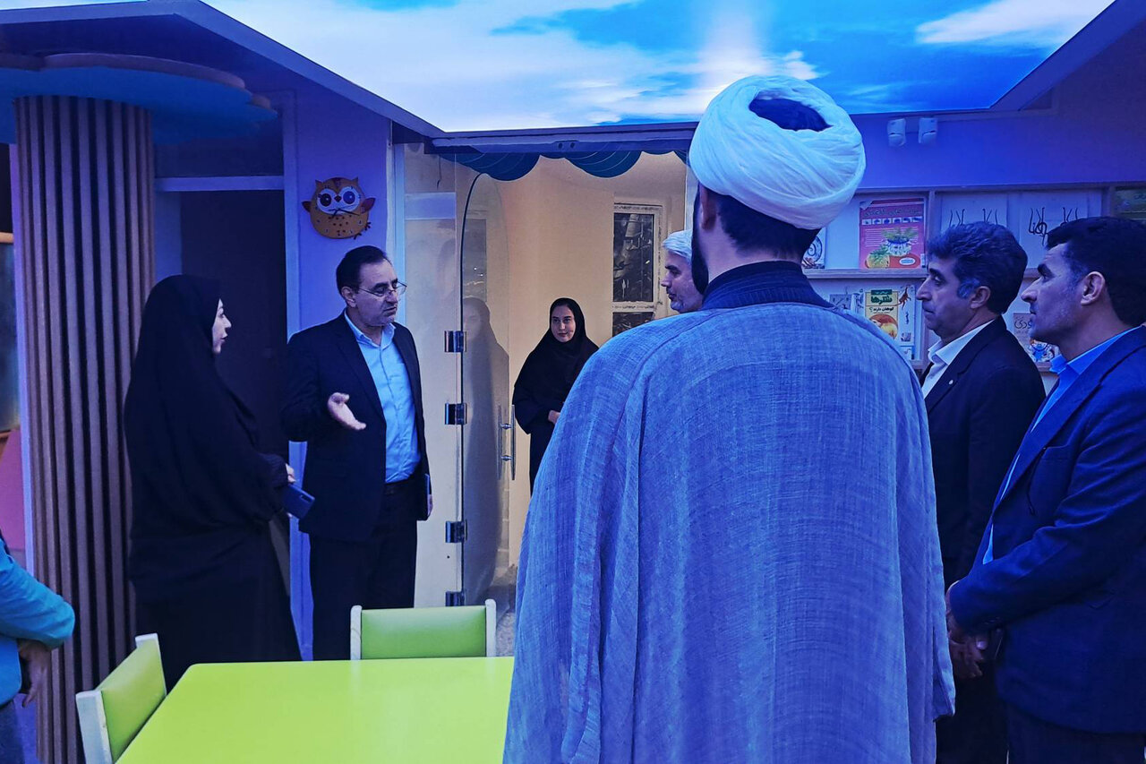 بازدید مسئولان استانی از کتابخانه پروین اعتصامی