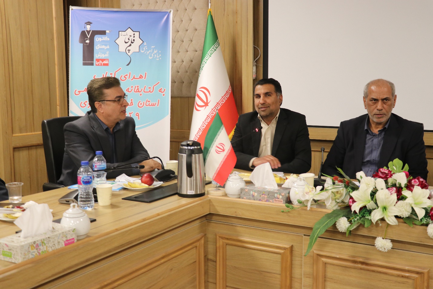 نشست سرپرست ادارهکل کتابخانههای عمومی استان خراسان رضوی با مسئولان قلمچی