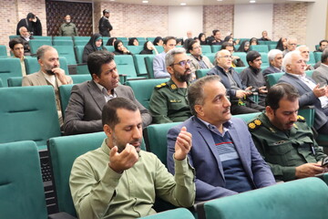 رونمایی از کتاب «سیبل صورتی» در یزد