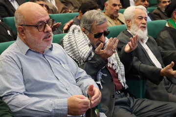 رونمایی از کتاب «سیبل صورتی» در یزد