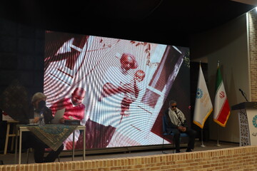 رونمایی از کتاب «سیبل صورتی» در یزد