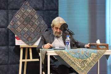 رونمایی از کتاب «سیبل صورتی» در یزد