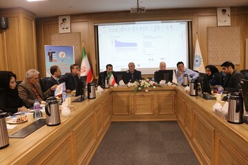 نشست مشترک سرپرست اداره‌کل کتابخانه‌های عمومی استان خراسان رضوی با مسئولین کانون فرهنگی آموزش قلم‌چی