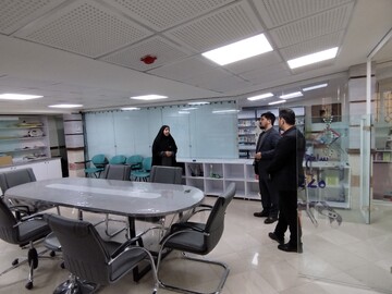 بازدید مدیرعامل دارالعرفان از کتابخانه مرکزی قم