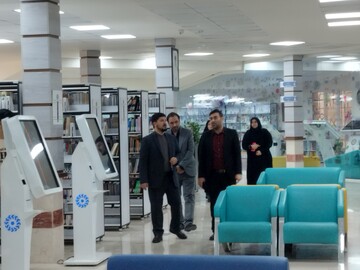 بازدید مدیرعامل دارالعرفان از کتابخانه مرکزی قم