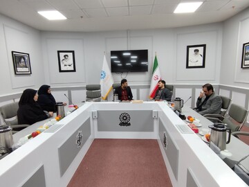 بازدید مدیرعامل دارالعرفان از کتابخانه مرکزی قم