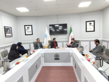 بازدید مدیرعامل دارالعرفان از کتابخانه مرکزی قم