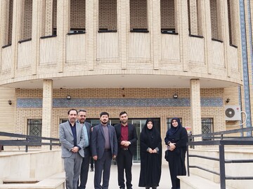 بازدید مدیرعامل دارالعرفان از کتابخانه مرکزی قم