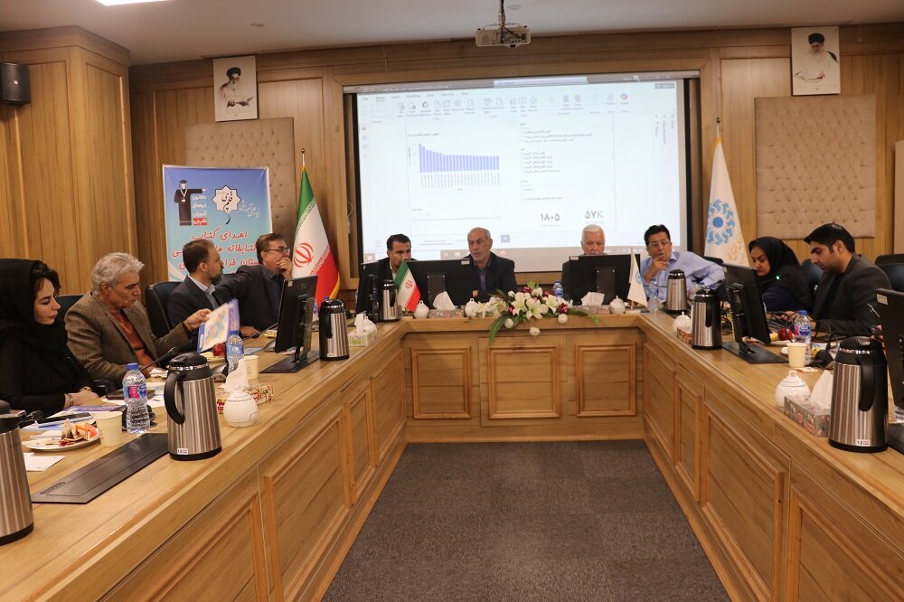 نشست سرپرست اداره‌کل کتابخانه‌های عمومی استان خراسان رضوی با مسئولان قلم‌چی