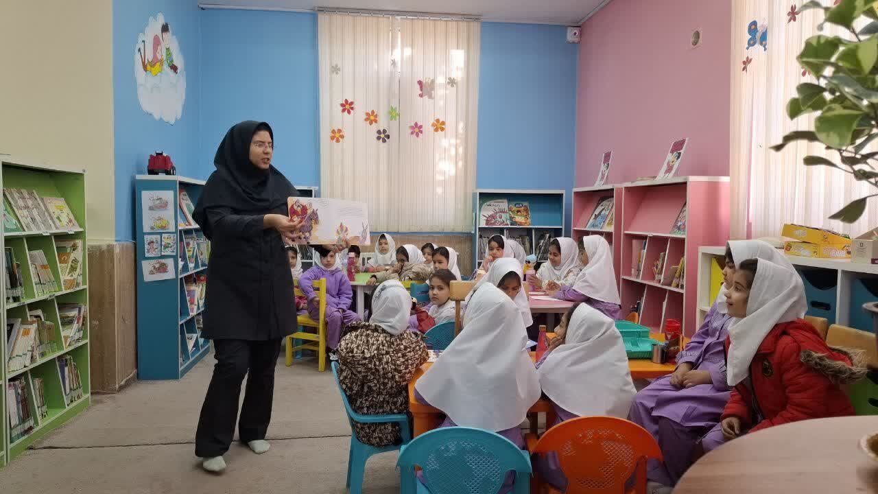 جلوهای بینظیر از پیوند کتاب، هنر و مسئولیتهای اجتماعی در استان مرکزی