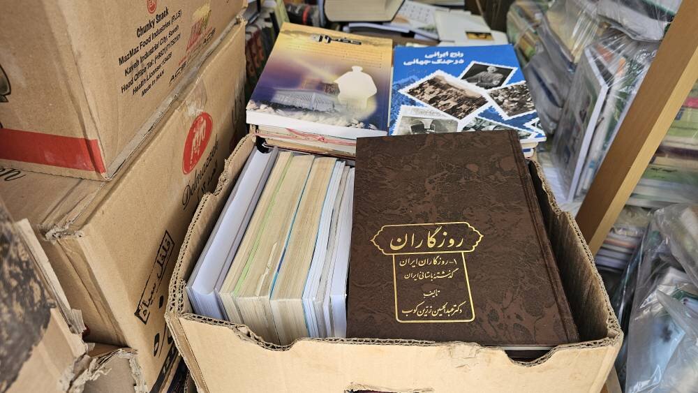 اهدای بیش از ۲۵۰ جلد کتاب توسط جانباز هشت سال دفاع مقدس به کتابخانههای عمومی زنجان