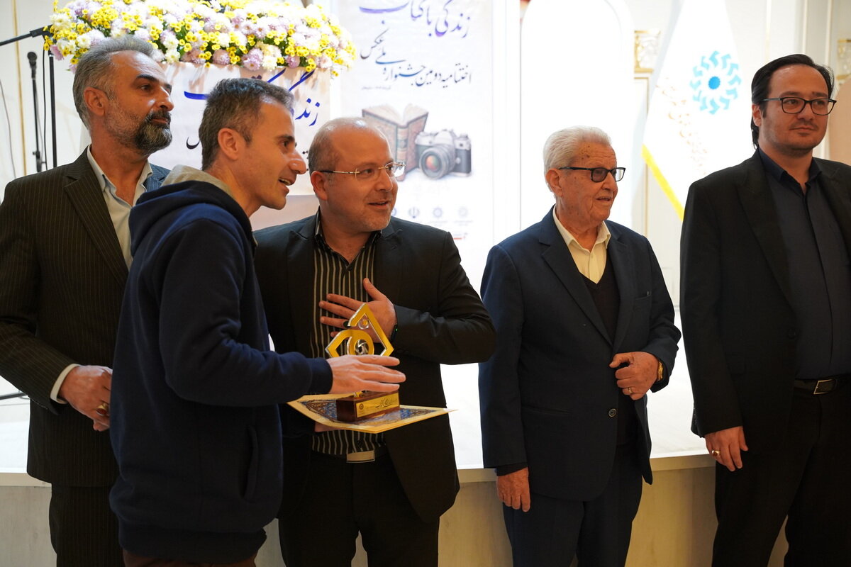 آیین اختتامیه دومین جشنواره ملی عکس «زندگی با کتاب» در دلیجان برگزار شد