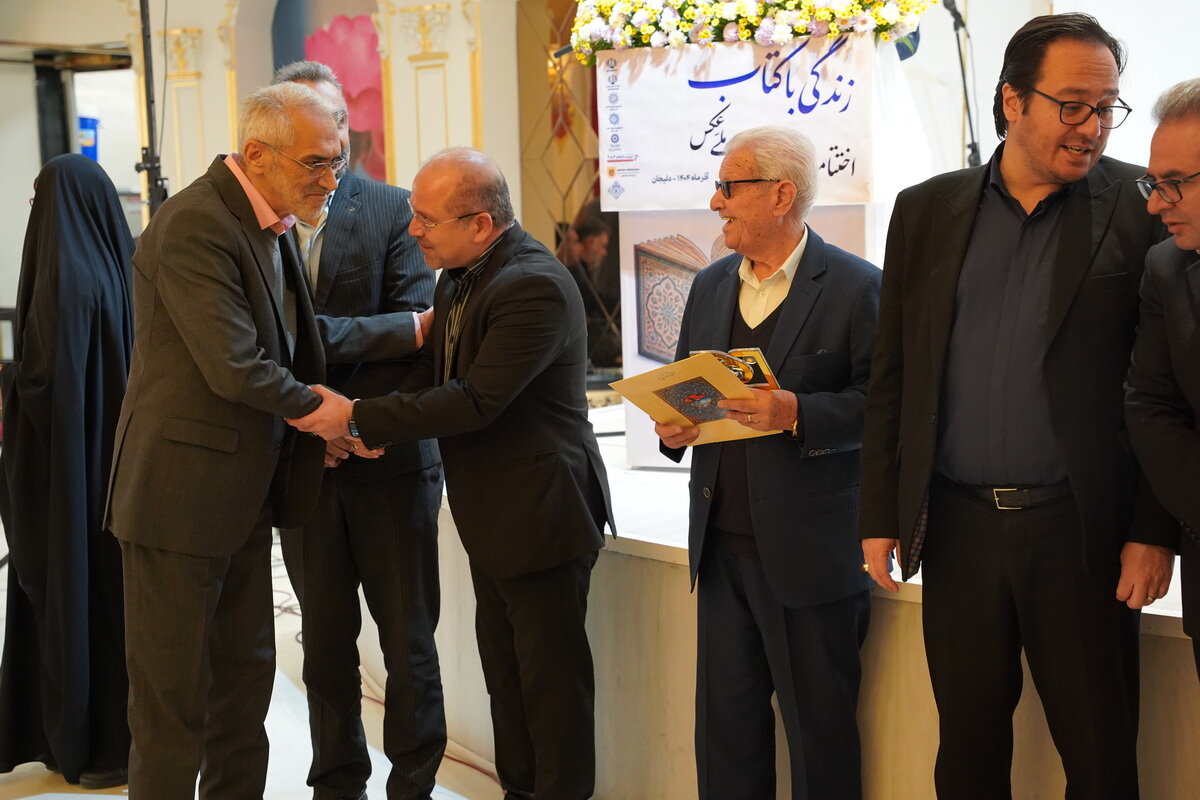 آیین اختتامیه دومین جشنواره ملی عکس «زندگی با کتاب» در دلیجان برگزار شد