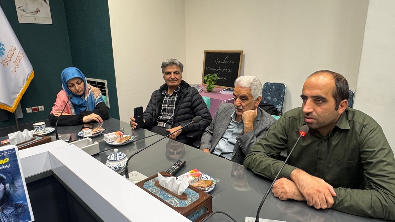 از نسخه بریل کتاب «صدای تاریکی» در یزد رونمایی شد