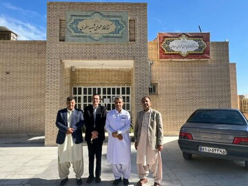 بازدید نماینده سراوان از کتابخانه شهید مطهری