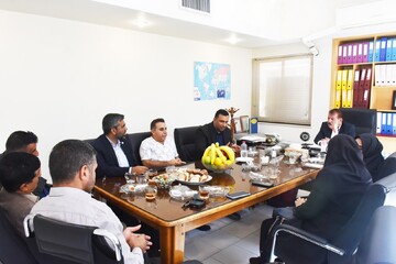 دیدار مدیرکل فارس با خیر کتابخانه ساز