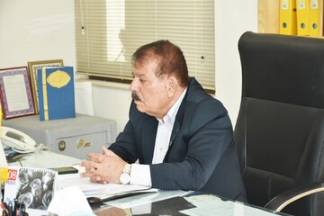 دیدار مدیرکل فارس با خیر کتابخانه ساز