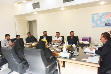 دیدار مدیرکل فارس با خیر کتابخانه ساز