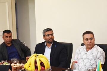 دیدار مدیرکل فارس با خیر کتابخانه ساز