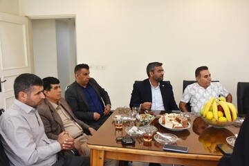 دیدار مدیرکل فارس با خیر کتابخانه ساز