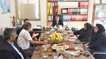 دیدار مدیرکل فارس با خیر کتابخانه ساز