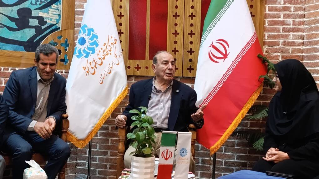 چهره ماندگار علم انسانشناسی، مهمان کتابخانه مرکزی خرمآباد شد