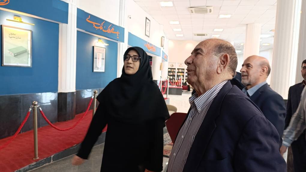 چهره ماندگار علم انسانشناسی، مهمان کتابخانه مرکزی خرمآباد شد