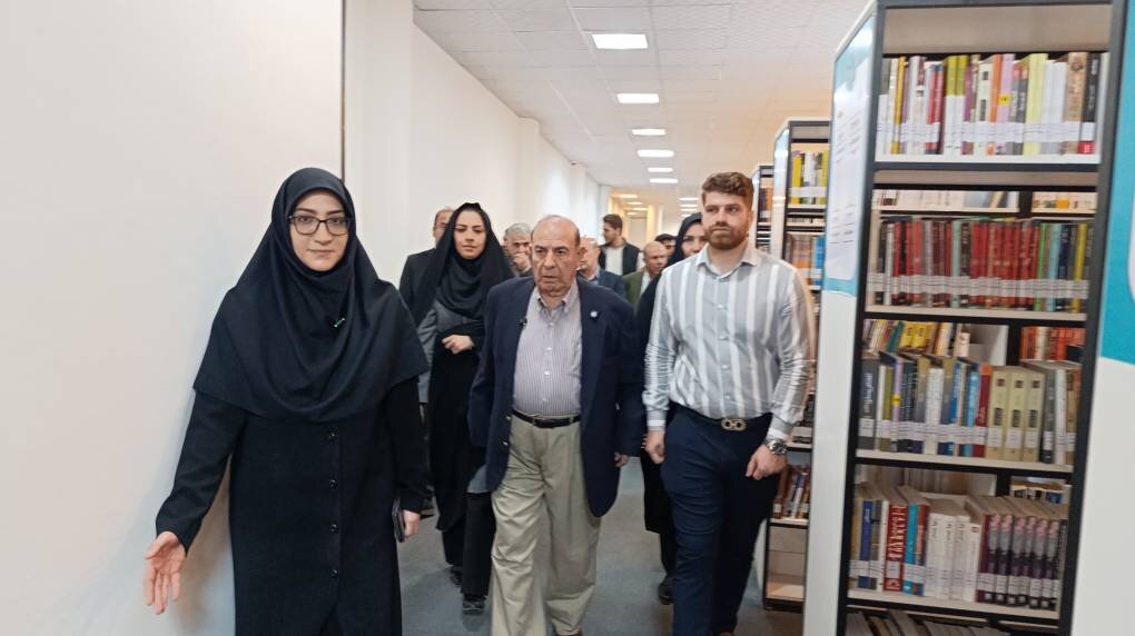چهره ماندگار علم انسان‌شناسی، مهمان کتابخانه مرکزی خرم‌آباد شد