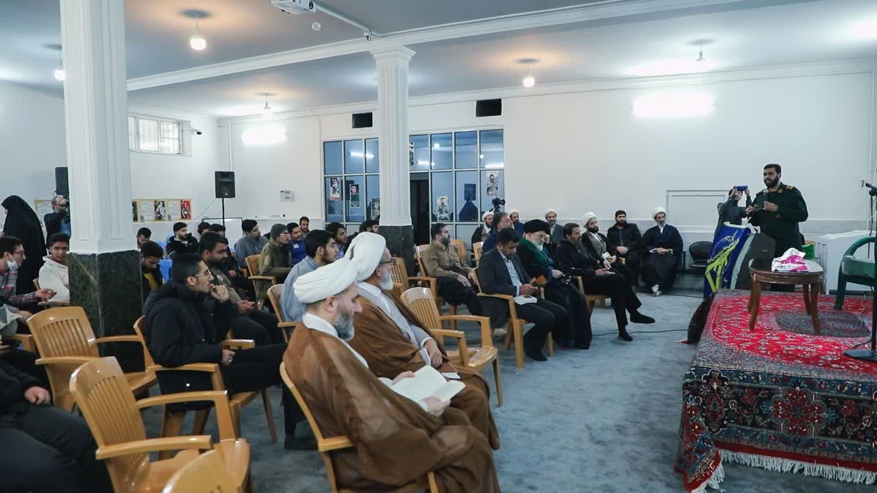 کتاب «روحالله» در اراک نقد و بررسی شد